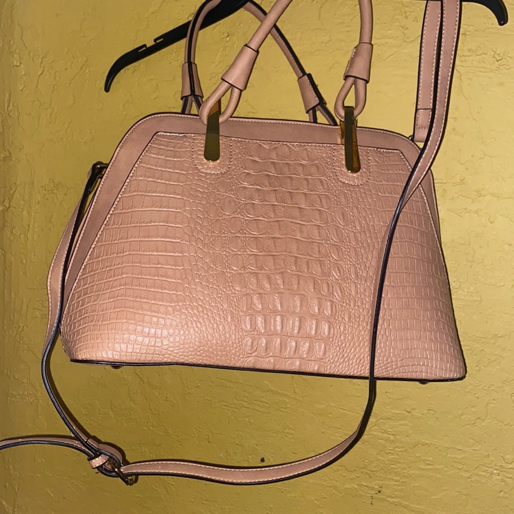Woman’s purse Tan (brand new)🔥
